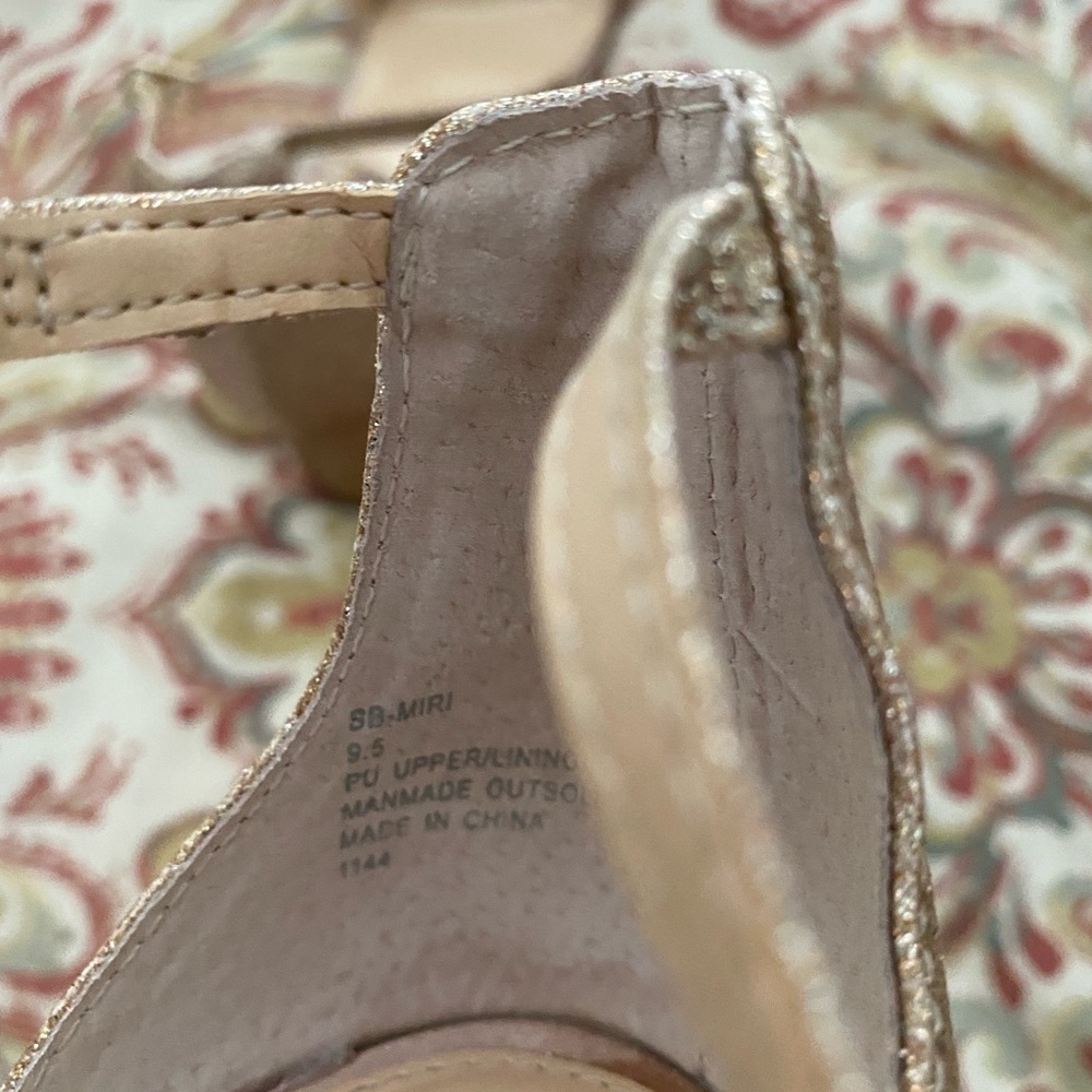 EUC Betsy Johnson Miri glitter block-heeled sandals, gold, 9.5 - Picture 5 of 5
